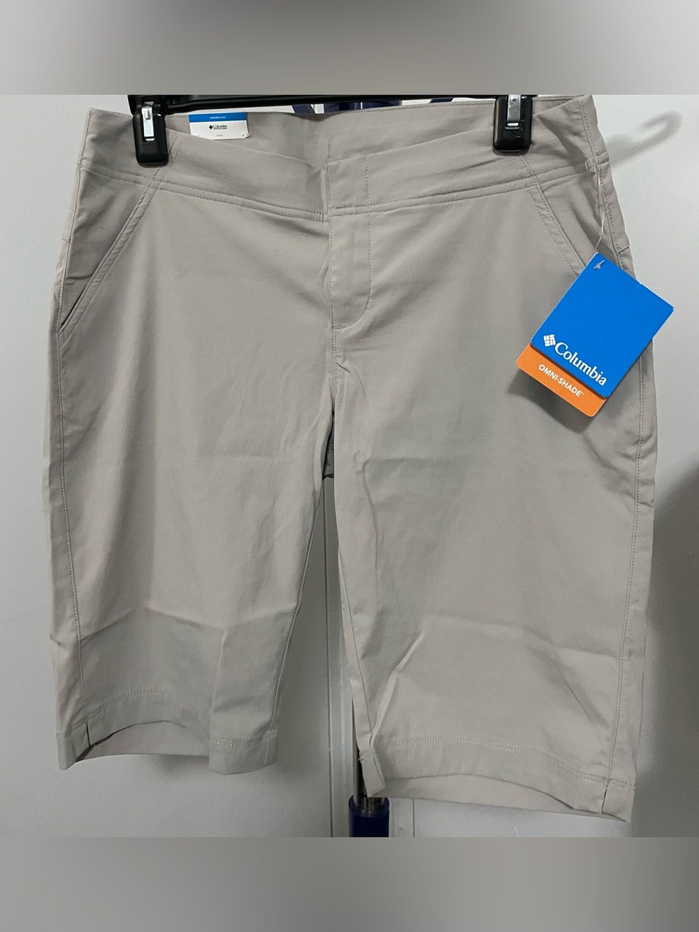Columbia Women’s Light Khaki Flat-Front Shorts Sz.6